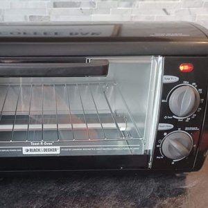 BLACK+DECKER™ 4-Slice Toaster Oven